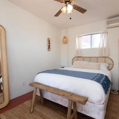 Renovated Lodge - Room 2 With Pool Access Joshua Tree Exterior photo