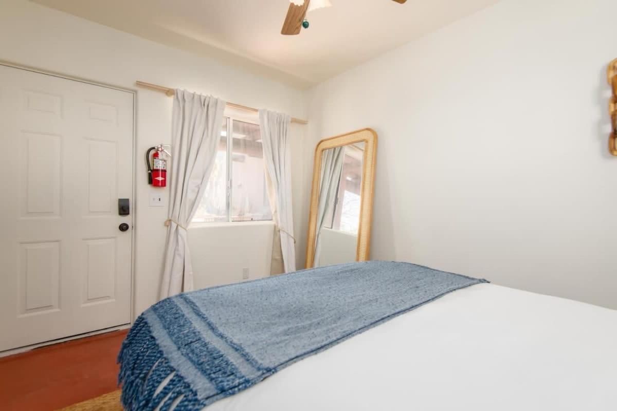 Renovated Lodge - Room 2 With Pool Access Joshua Tree Exterior photo